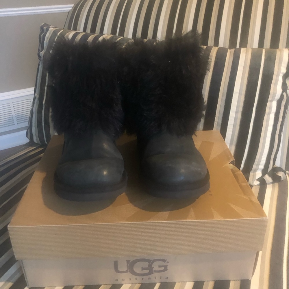 Girls size 3 Ellee leather Uggs with box